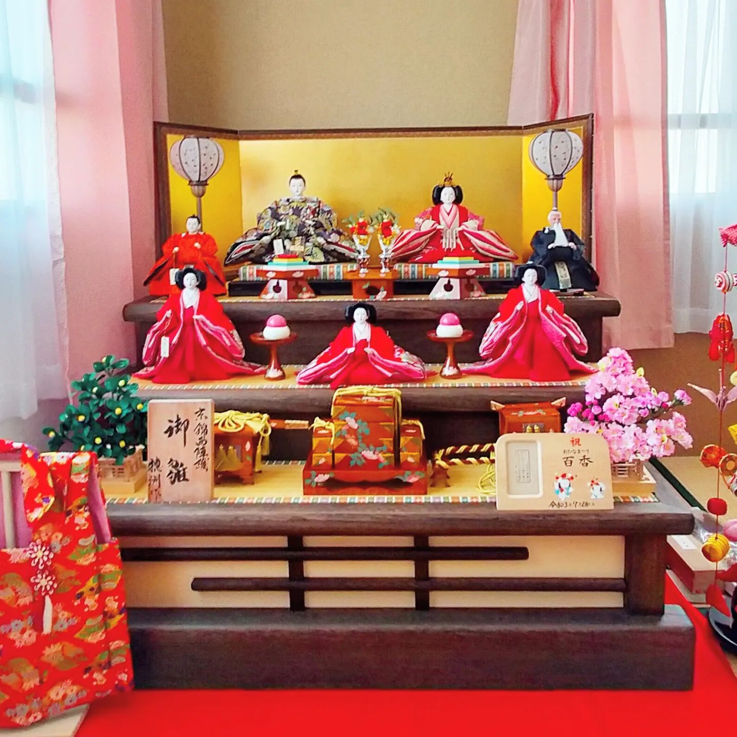名古屋市のお客様宅に特注品の雛人形を配送、飾り付けいたしました。- from Instagram